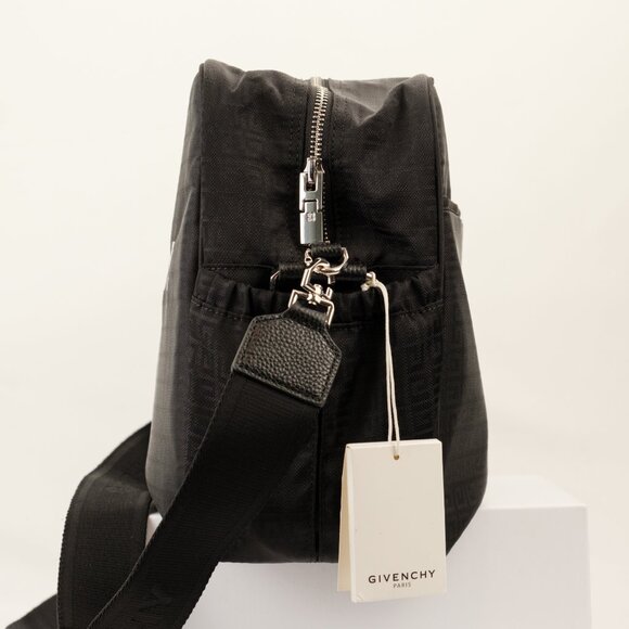 Givenchy 4G Logo Print Baby Travel Bag w/ Changing Pad, Black - Picture 3 of 13